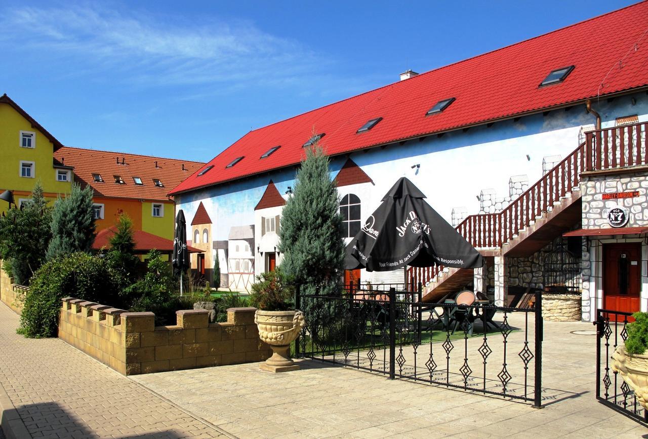 Hotel U Lisky Hostka  Exteriör bild